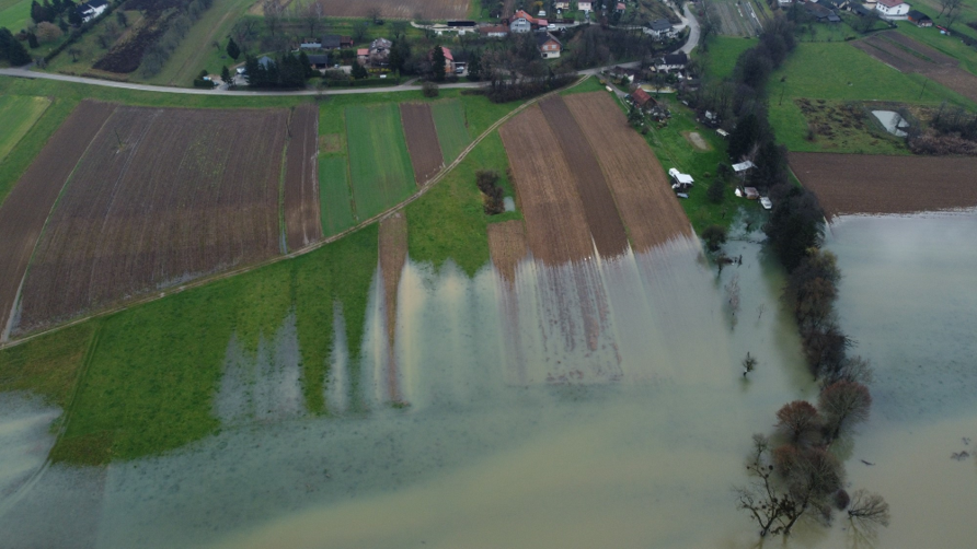 Slika_1_Primer jesenskih poplav reke Krke_Turk_A